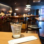 金次郎カフェ - お冷とおしぼり