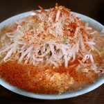 ラーメン二郎 - ラーメン並・ヤサイニンニクトウガラシ（700円）
      