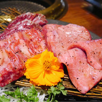 にくはじ - 特選プラチナタンと特選ハラミ