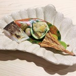 新ばし 星野 - 吹き寄せ：ばちこ、かますの焼き物、むかご、銀杏、柿の酢の物