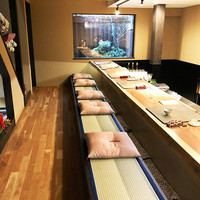 ろくそう - 店内は掘りごたつ式のカウンターのみ 靴を脱いで上がります('19.9月下旬)