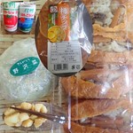 Nagano Noukyou Fureai Kyoudo Monzen Noukan San'Yasou - ジュース、おやきといなり、柿チップ、ふかし芋