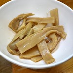 らーめん つの旨 - 別皿で来ましたメンマ【料理】