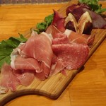 カサレッチョ - サラミ、生ハム盛り合わせ