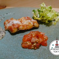 銀座 大石 - 三河の鰻　マッシュポテトに藁の香りをつけたキャビアを　ハーブ、エシャロット、マスタードで味付けしたトマトソースで