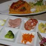 Pittsuriatorikera - パスタ・ランチ　前菜付き　パスタは2種盛りです。