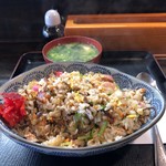 吉ひろ - やきめし      味噌汁も付いてます