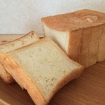 パンとお菓子のお店 ハチタカ - 食パン
