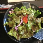 まぐろ亭 和楽 - サニーレタスのサラダ
