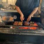 鳥峰うなぎ店 - 大将に挨拶して店内へ