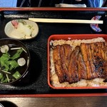 鳥峰うなぎ店 - 相方は上でちょっと不満そう（汗）