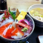 寿司吉 - 海鮮丼＋あら汁　1,000円