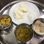 Handi レストラン - 最初は一通り少しづつ味見して様子見です^ ^