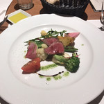 ピアット スズキ チンクエ - イチボ肉のロースト　野菜もたっぷりと