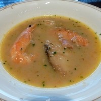グラスコート - シーフードの鉄板焼き　クラムチャウダー仕立て