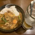 おぎ野 - ライスカレー。生卵添えて