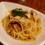 ラ･マンチーナ - 穴子、焼きナス、三つ葉、フレッシュトマトのパスタ