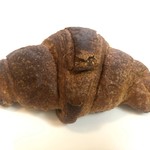 ベッカライ ビオブロート - 
      クロワッサン
      全粒粉使用。フランスのクロワッサンとは別物。