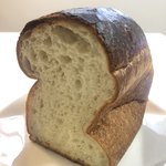 ベッカライ ビオブロート - 
      トーストブロート（ハーフ）
      毎日食べても飽きない美味しさ。
      もっちりとした食感。