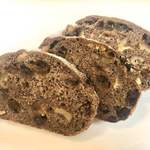 ベッカライ ビオブロート - 
      ヴァルヌス　ウント　ロジィーネンブロート
      クルミとレーズンのブレッド
      生地とのバランスがちょうどいい