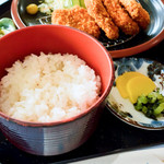サンライズヒルズ カントリークラブ - ご飯と漬物