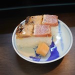 ラーメン来せと - 鰹たたき漬け押し寿司150円(税込)