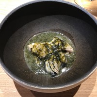 霜止出苗 - 牡蠣を塩味の強い岩海苔とバターで香ばしくクリーミーに仕上げた一品