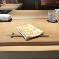 霜止出苗 - お寿司屋さんのようなカウンター。広々としており雰囲気がよい