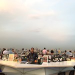 Vertigo & Moon Bar - アイランドバーカウンター