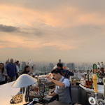 Vertigo & Moon Bar - 欧米系が多い