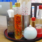 新山そば - 卓上調味料