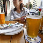 BUB'S AT THE BALLPARK - STONE DELICIOUS IPAと、 KARL STRAUSS AURORA HOPPYALIS SAN DIEGO-STYLE IPA。どちらも8ドル／杯。