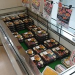 Ichinomiyameibutsu Bentou Wataben - 弁当はこんな感じで並んでます。