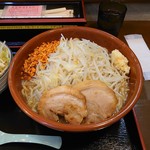 ラーメン パワースポット - ラーメンアップ、ニンニクが申し訳なさそう