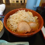 ラーメン パワースポット - ラーメン、肉側