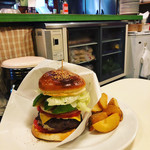 ベーカーバウンス - アボカドチーズバーガー¥1550