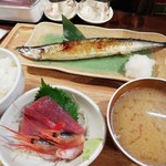 魚豊 - 塩秋刀魚・刺身定食