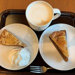 スターバックス・コーヒー - 右：アップルパイ＋ヒーティング　左：アップルクランブルパイ＋エクストラホイップクリーム＋ヒーティング　上：スターバックス ラテ（ホット・トールサイズ）+フォーミー