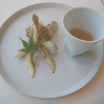 レストラン オオツ - アミューズ（岐阜産舞茸）