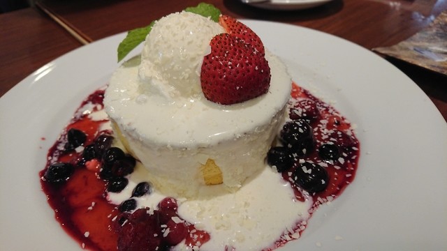 純喫茶の雰囲気を醸し出すホワイティ梅田のランドマーク的喫茶店