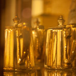 ロンドンティールーム - アンティークな銀器も展示しております。ぜひご覧下さい。