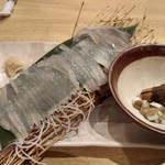 烏賊 鮨ダイニング 鮮助 - スルメイカ(中)なので、肝醤油で頂きます！