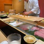 まる鮨 - 内観&大将