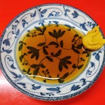 新ちゃん - 新ちゃん　 餃子のタレは辛子酢醤油