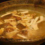 銀座 しのはら - 国産の松茸を煮ているところ