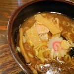 麺屋いちびり - つけ汁の中の具材たち