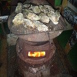 居魚屋　網元 - フル活用のストーブ