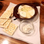 よ志田家 - 焼きカマンベールチーズ