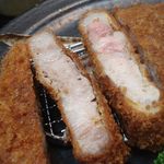 酒菜肉匠 ふるや - 厚切りロースカツ　芸術的な断面(2012年2月)