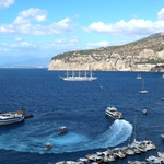 Terrazza Vittoria - 船着場を出る船